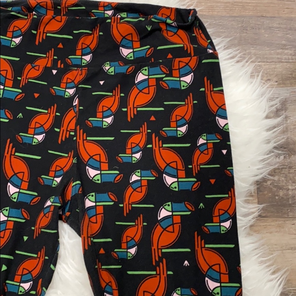 LuLaRoe • Toucan Leggings